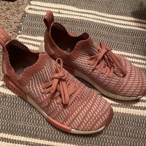 Adidas NMD R1 Pink: size 9